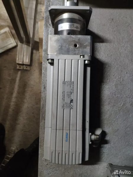 Серводвигатель с мотор-редуктором FESTO EMMS-AS-100-M-HS-RS.